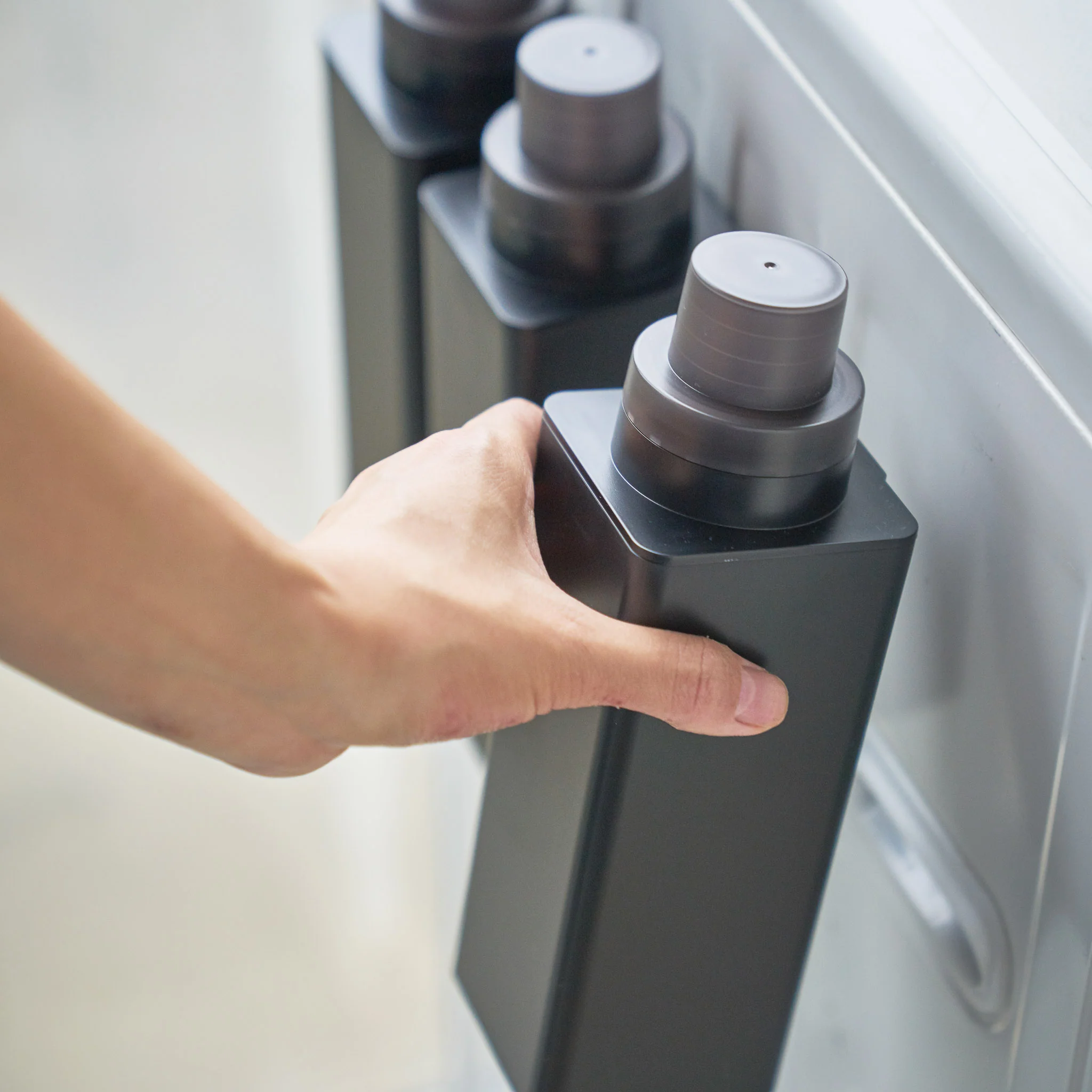 Magnetic Laundry Bottle - Image 12