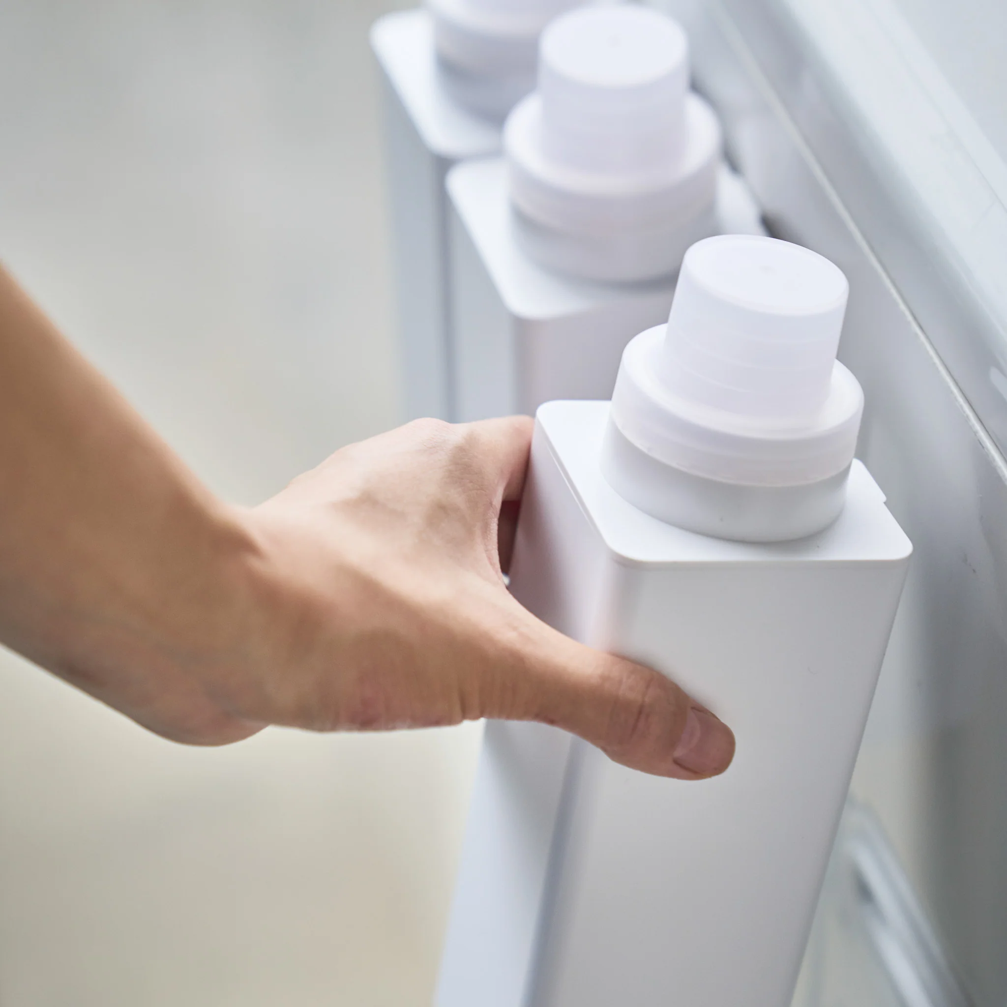 Magnetic Laundry Bottle - Image 3