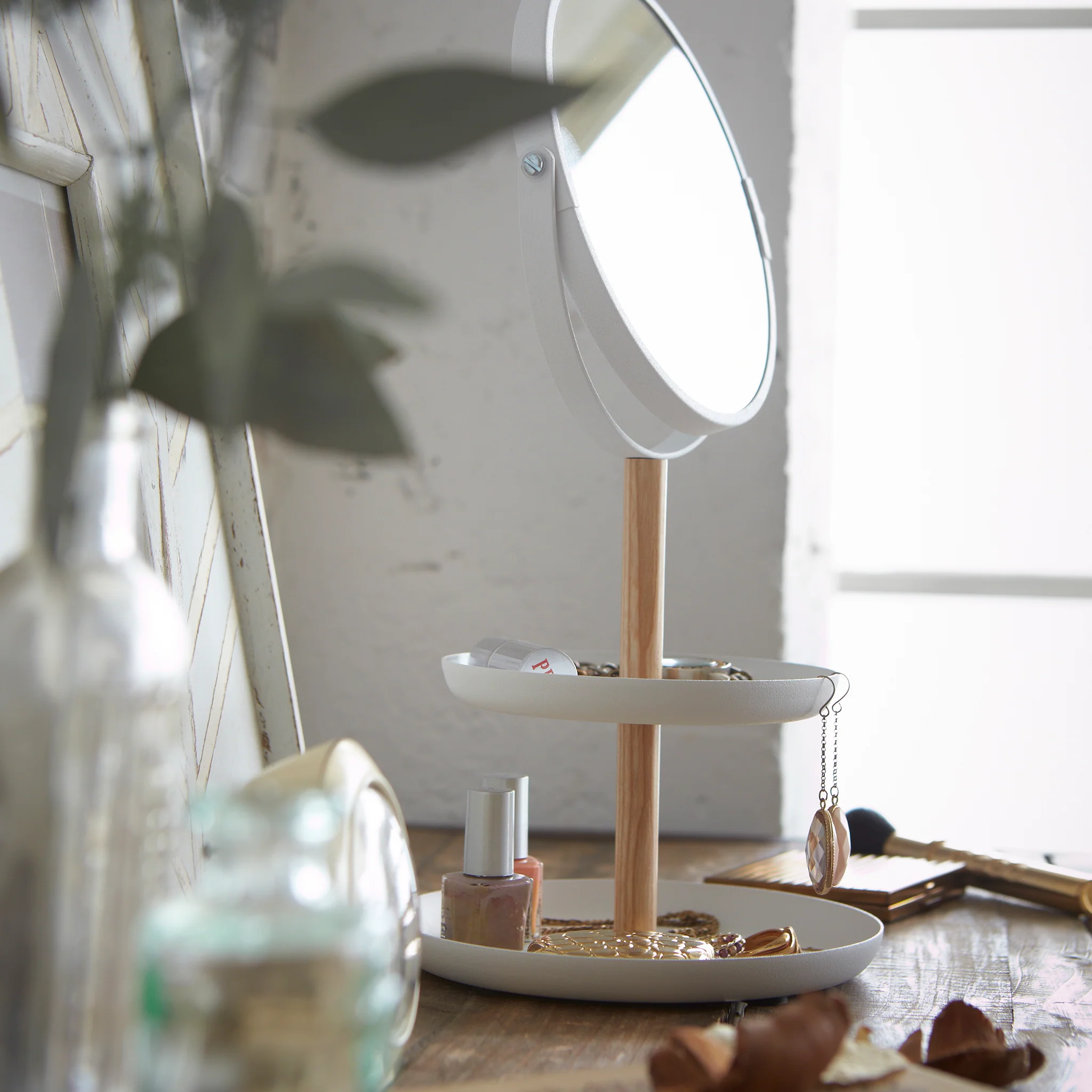 Makeup Mirror with Accessory Tray - Image 5