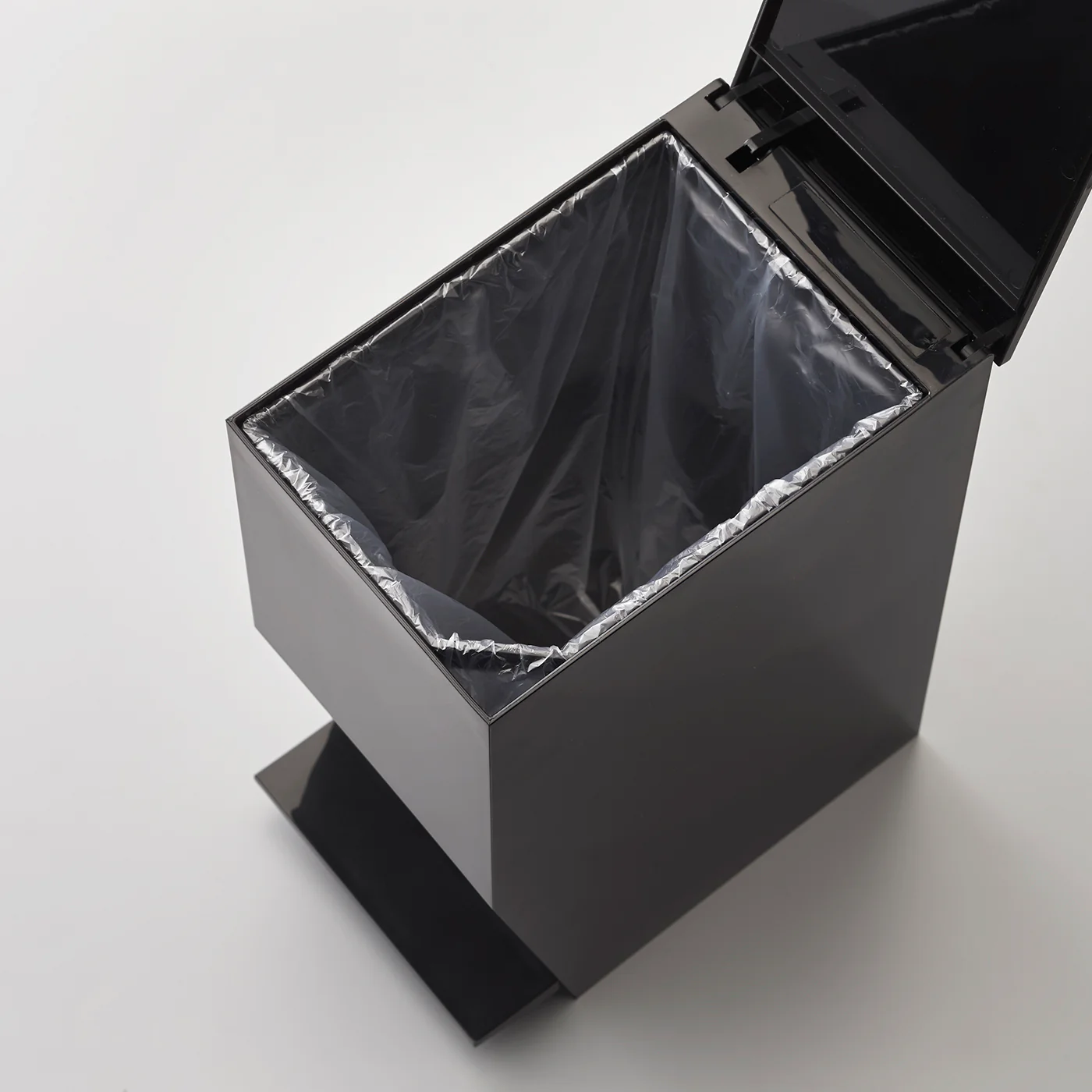 Step-on Sanitary Trash Can - Image 11