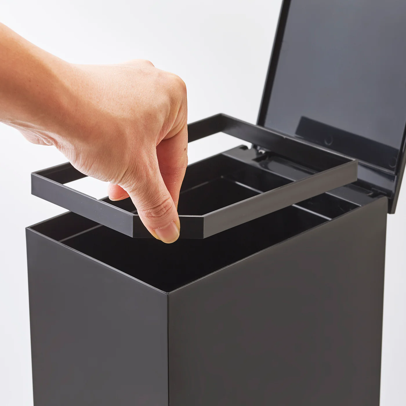 Step-on Sanitary Trash Can - Image 12