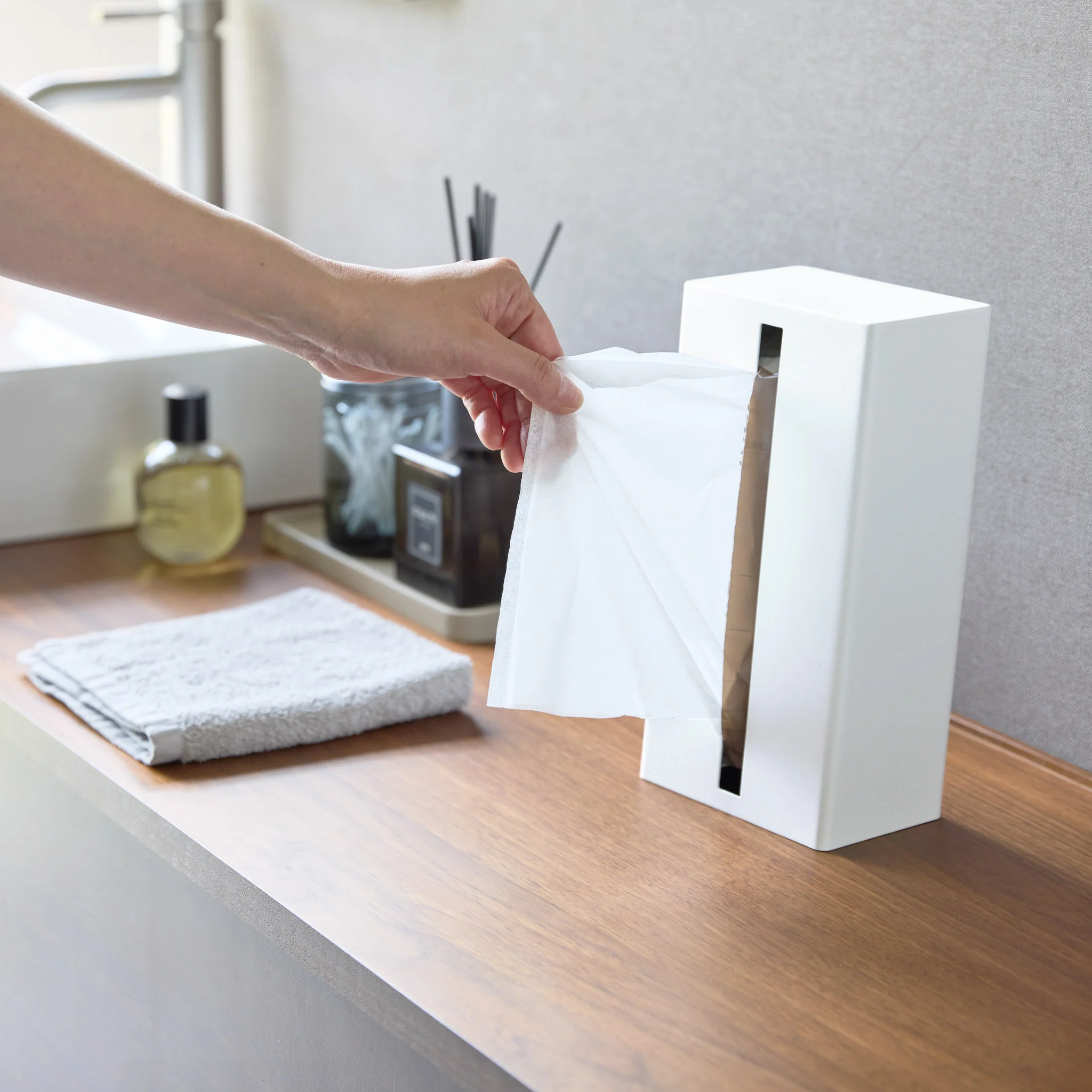 Vertical Tissue Case - Image 3